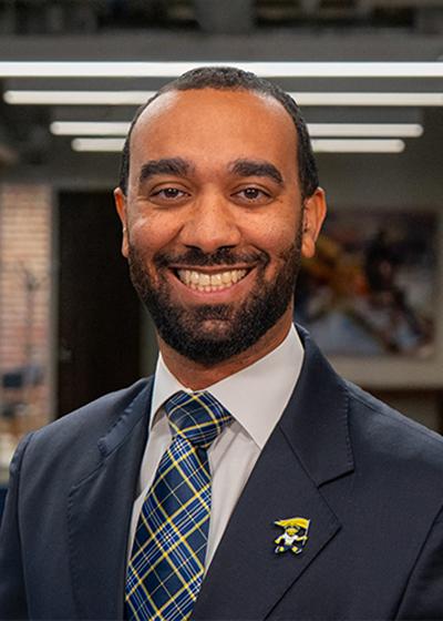 Photo of 
Desmond Pierce '14
