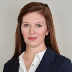 Lindsey Fox is now the associate director of health economics for RTI Health Solutions.