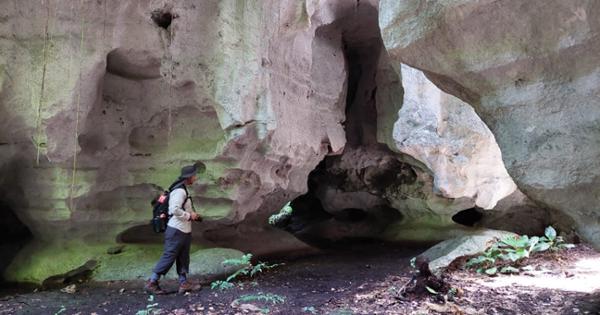 ETSU Geosciences student Alson Ovando in front of a rock formation