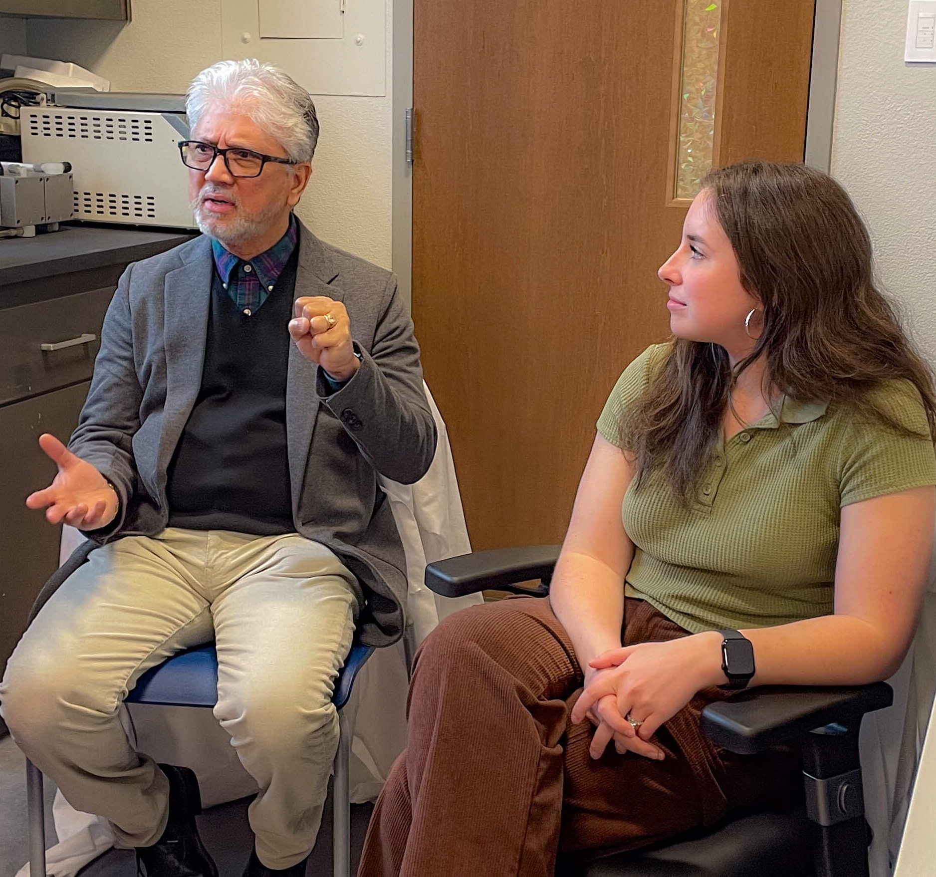 Dr. Ranjan Chakraborty and graduate student Casey Stophel (M.S. Biology concentration Microbiology) discuss research findings