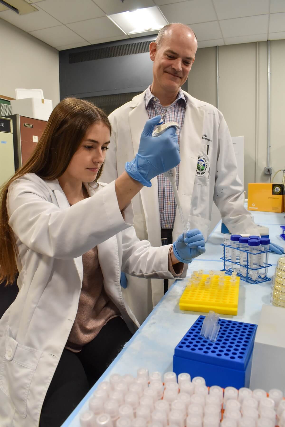 Dr. Sean Fox and graduate student Aly Hargrave (M.S. Biology concentration Microbiology) work in the lab.